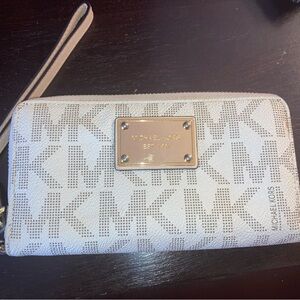 Michael Kors Cream Logo Wristlet wallet